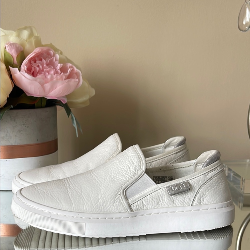 UGG Cream Slip-On Shoes ALAMEDA SAMMY - Picture 2 of 8
